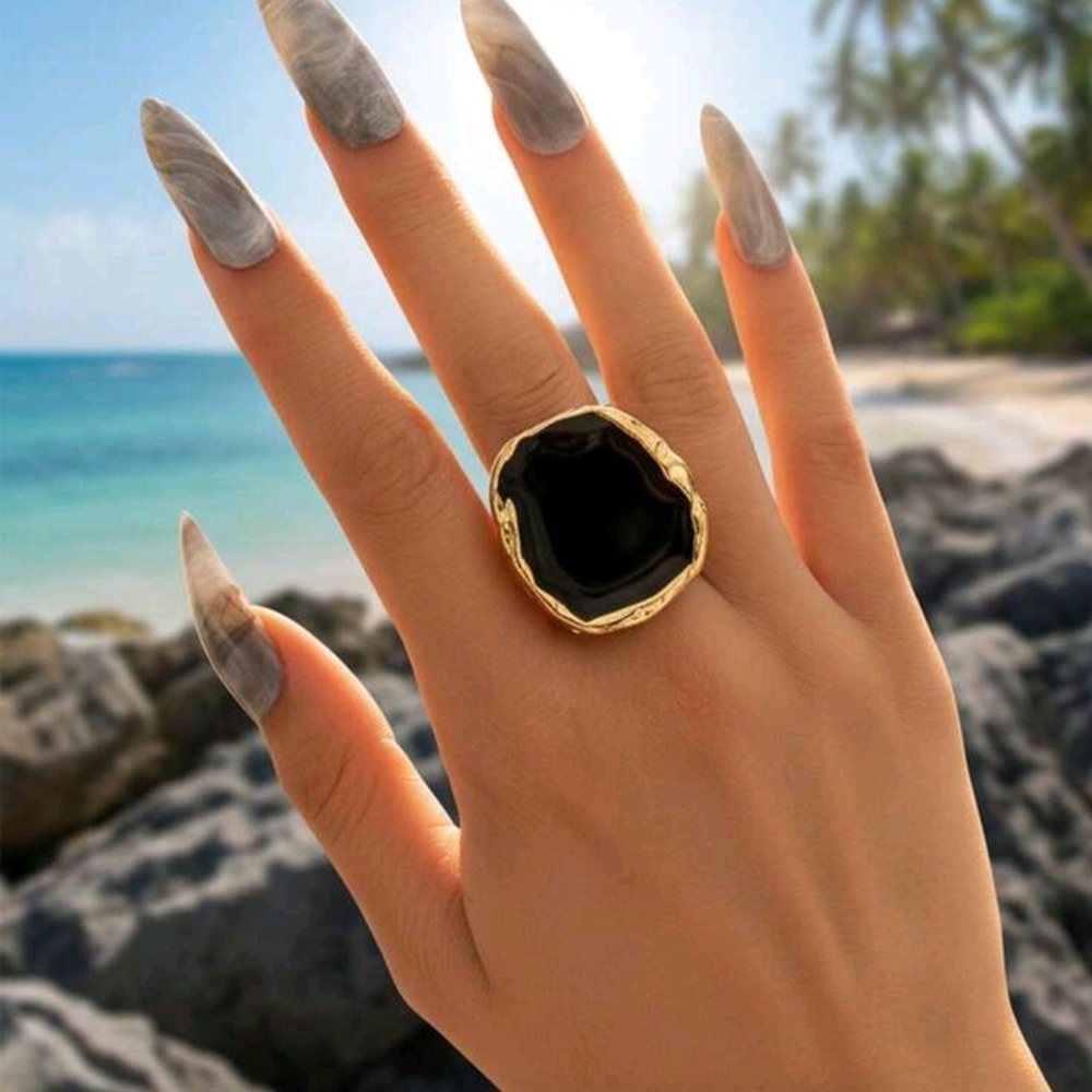 Elegant Black and Gold Statement Ring Size 7 New!